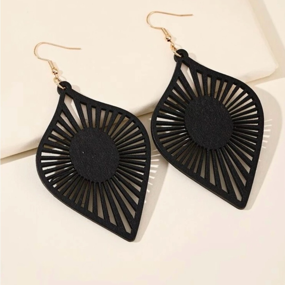 NEW - Pair of black dangle earrings, wood dangle earrings - Picture 2 of 3